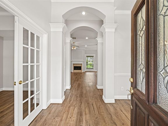 3rd image of 705 Hidden Oak Ln