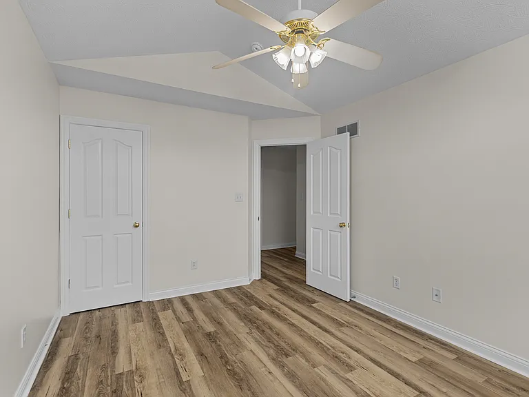 261 Palmer Dr — Photo 17