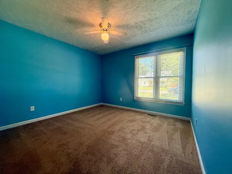 146 Greentree Dr — Photo 12