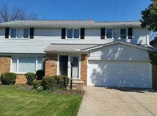 24215 Greenlawn Ave, Beachwood, OH