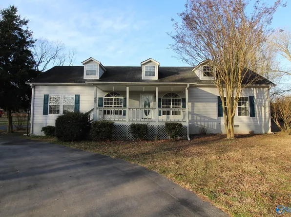 807 Robinhood Way, Fyffe, AL 35971