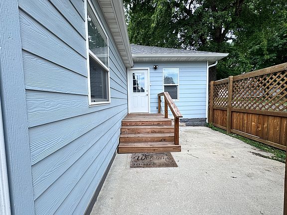 4th image of 450 Bicknell St