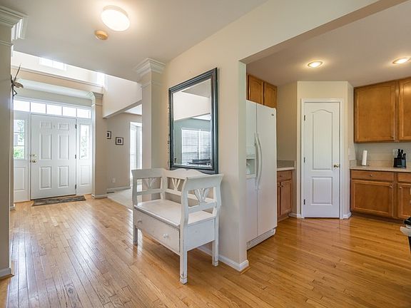4th image of 5 Woodcrest Dr