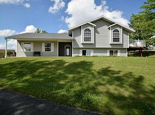 4020 Munier Rd, Marion, IA 52302