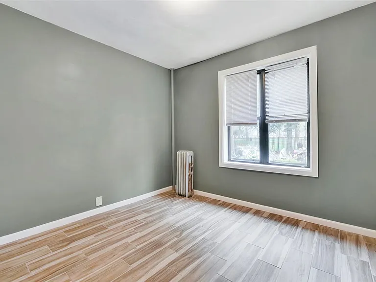 194 Kensington Ave #101 — Photo 2