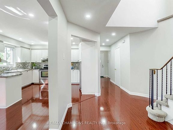 4th image of 60 Banting Cres