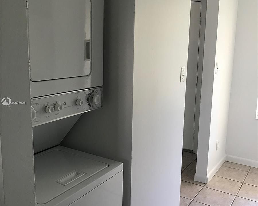1st image of 1007 Coral Club Dr #1007