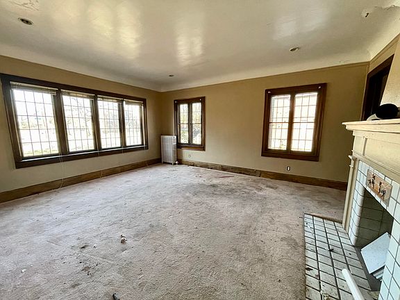 5th image of 16260 La Salle Ave