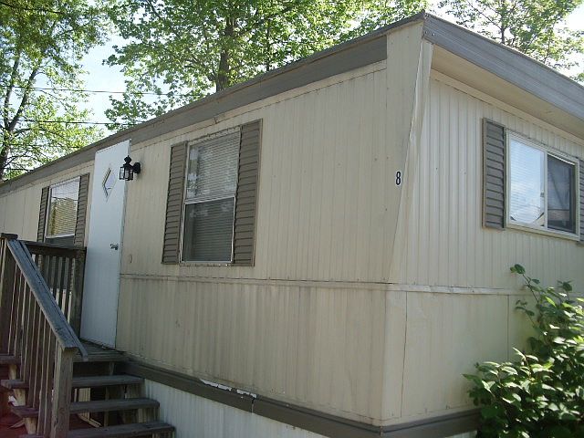 1st image of 8 Oakdale Vlg