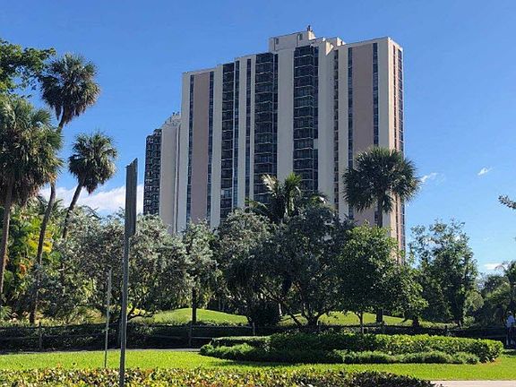 3rd image of 20379 W Country Club Dr APT 1934