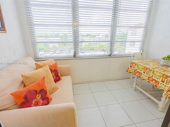 3rd image of 2851 Somerset Dr APT 408