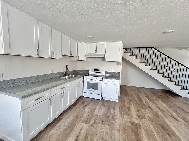 14475 Foothill Blvd #10 — Photo 4