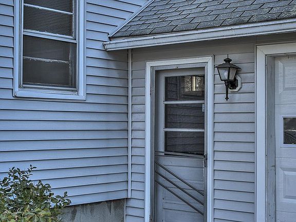 4th image of 39 Hinsdale Hts
