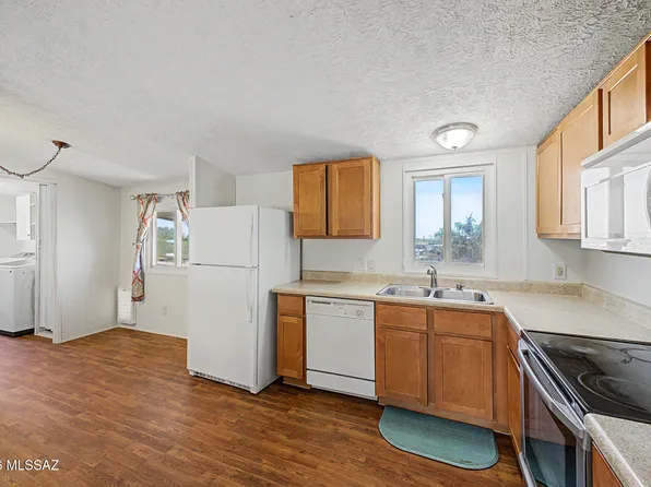 13255 S Hound Dog Rd, Vail, AZ 85641