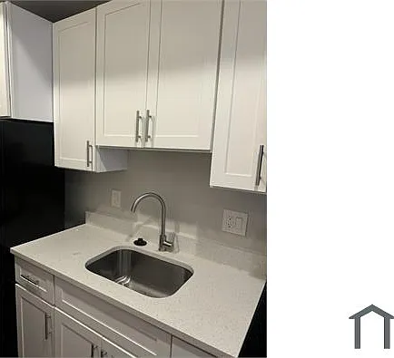 3 bed, 667 sqft, $4,293 — Photo 3