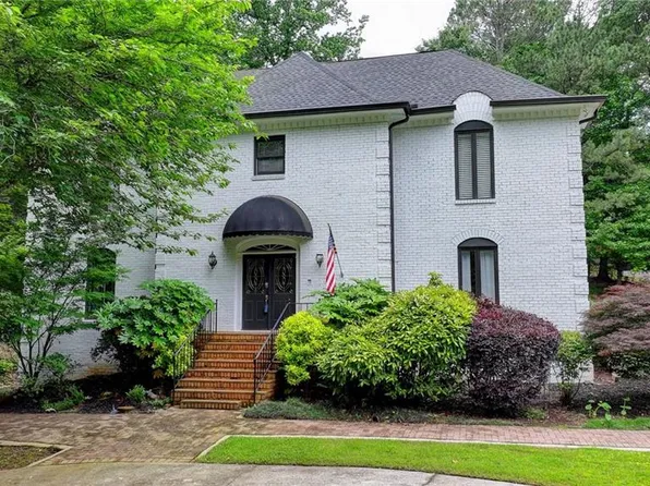 5025 Oak Bluff Ct, Sandy Springs, GA 30350