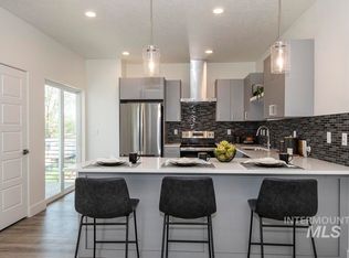 508 & 516 E Violets Cove Ln, Garden City, ID 83714