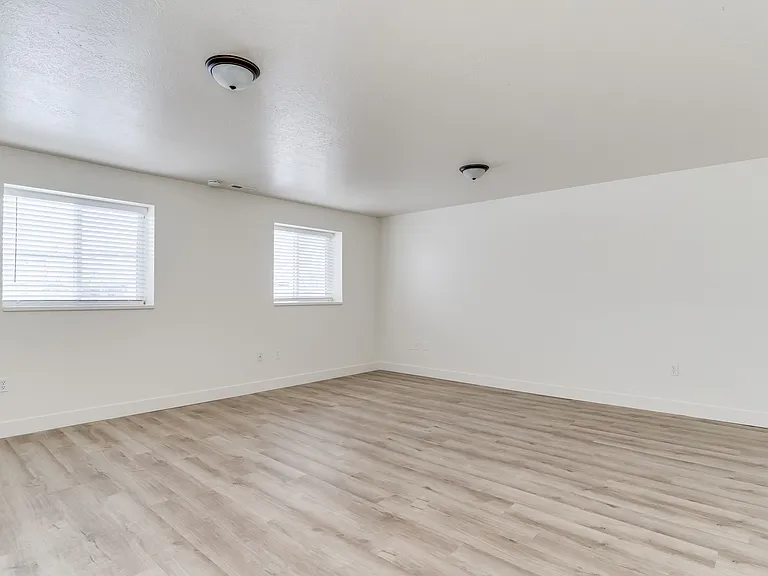 2271 W 1450 N — Photo 22