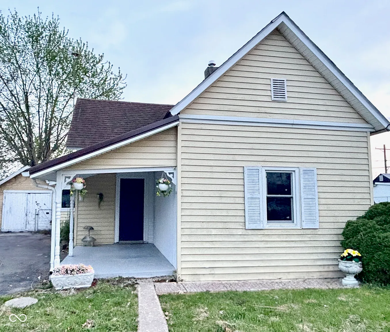 513 W Washington St photo 1