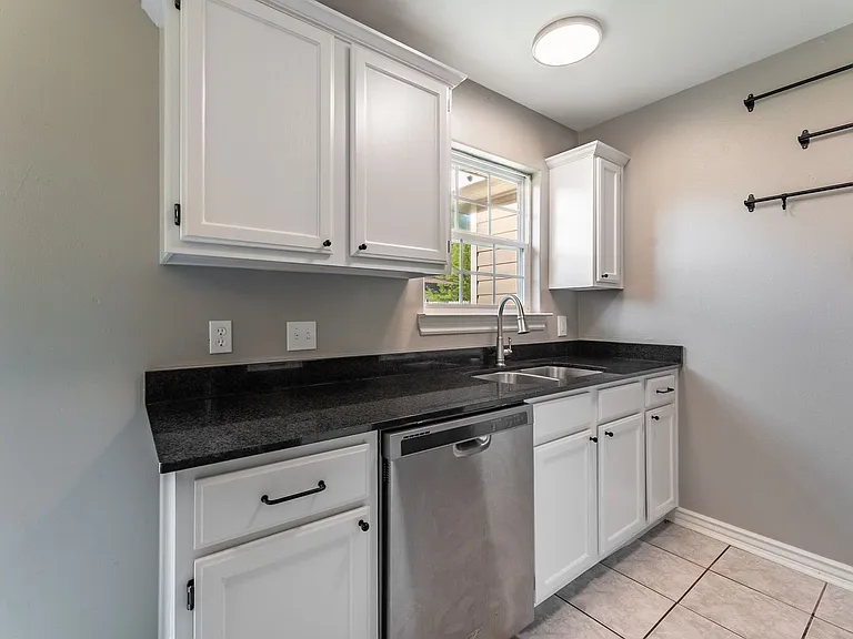 740 Dogwood St — Photo 5