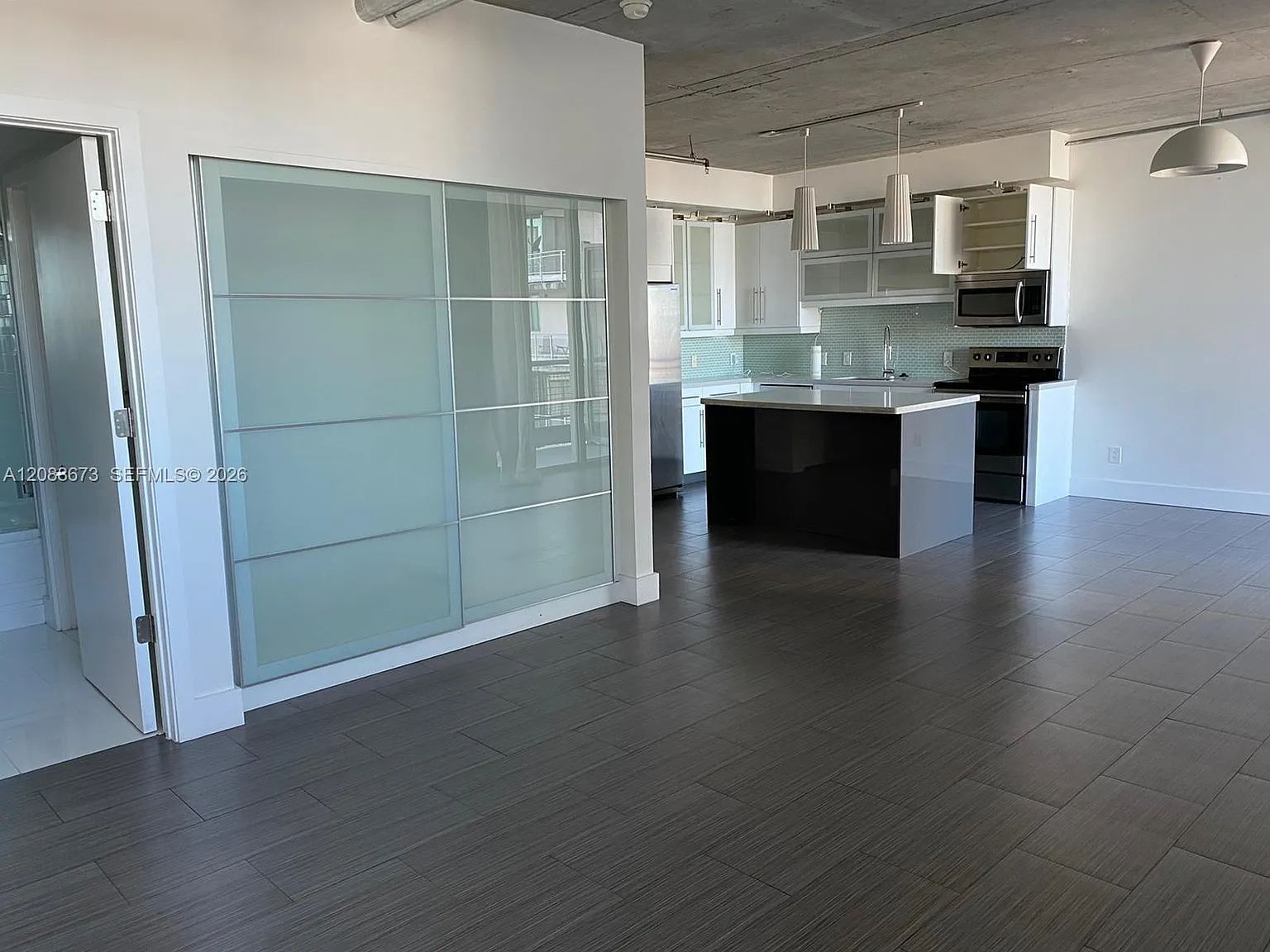 Neo Vertika Condo — Photo 3