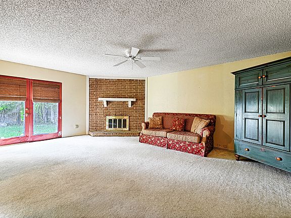 5th image of 1901 Angelina Dr