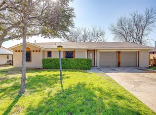1008 Darnell Ave, Benbrook, TX 76126