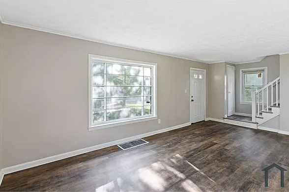 3 bed, 1500 sqft, $1,000 — Photo 2