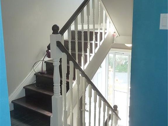 4th image of 647 Albert St #4