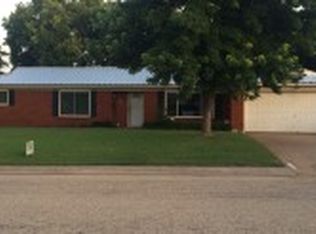 1402 Avondale St, Sweetwater, TX 79556