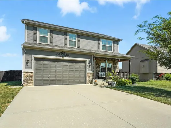 416 Heritage Dr, Raymore, MO 64083