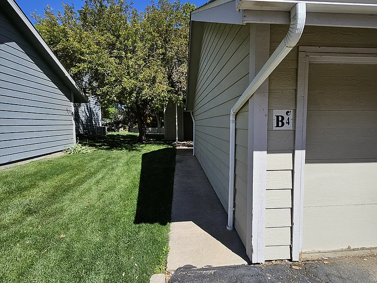 3500 Rolling Green Dr #B4 — Photo 2
