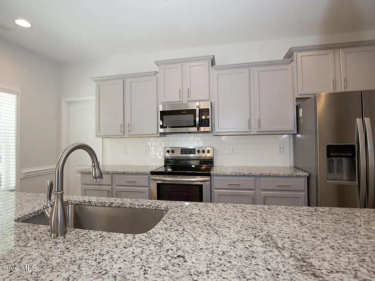 660 Avenue Of The Carolinas — Photo 31