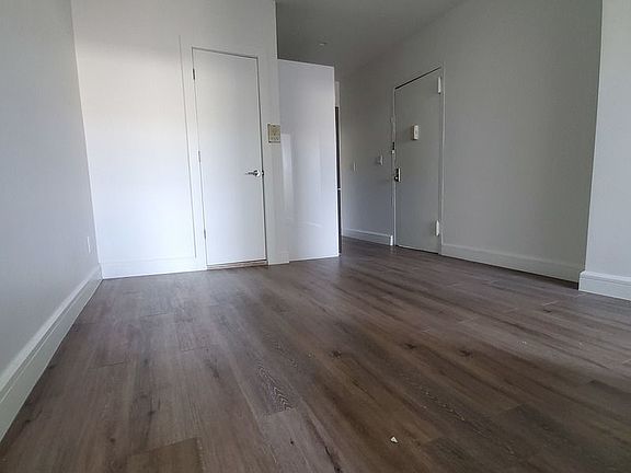 2nd image of 124 Jefferson Ave #F4