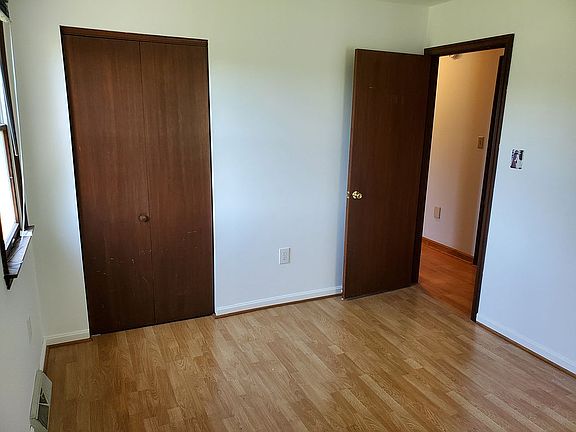 BR#3 towards closet and hall