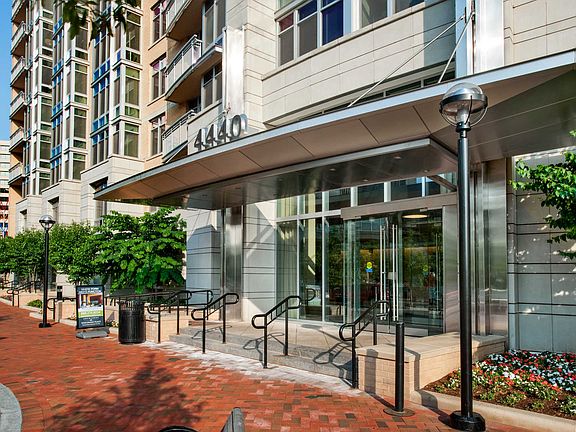 Wisconsin Place Apartments