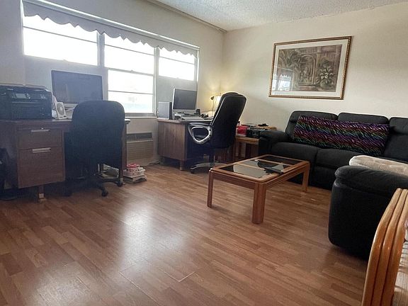 2nd image of 122 Oakridge Cir #122-I