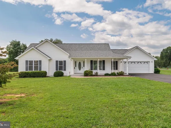 39 Grouse Knoll Ln, Summit Point, WV 25446