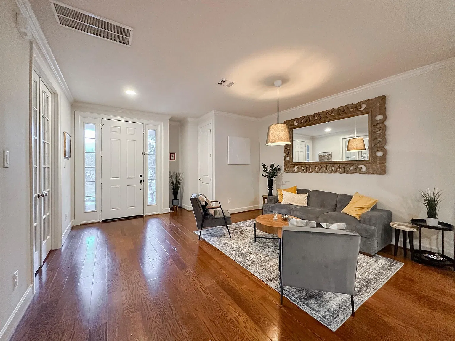 3 bed, 2.5 bath, 1977 sqft, $3,300 — Photo 4