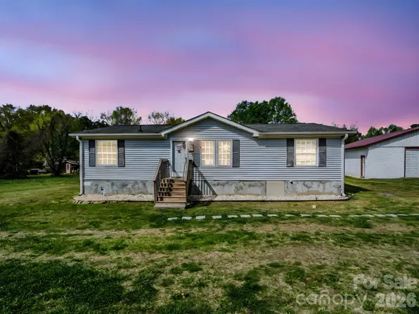 208 Oak Dr, Shelby, NC 28150