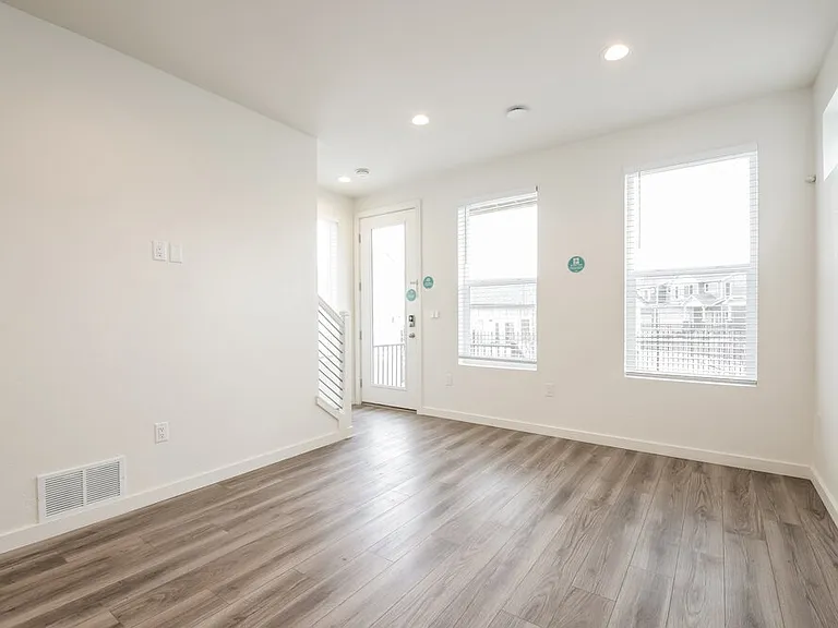 18608 E 47th Pl — Photo 5