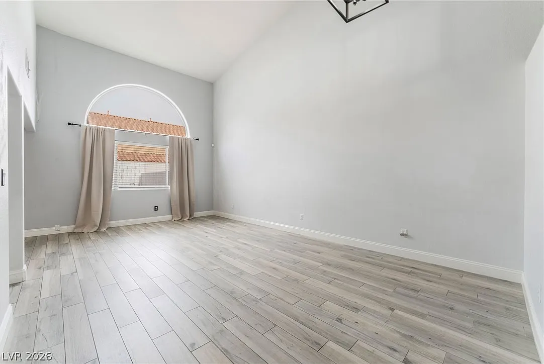 3 bed, 2.5 bath, 1873 sqft, $2,100 — Photo 3