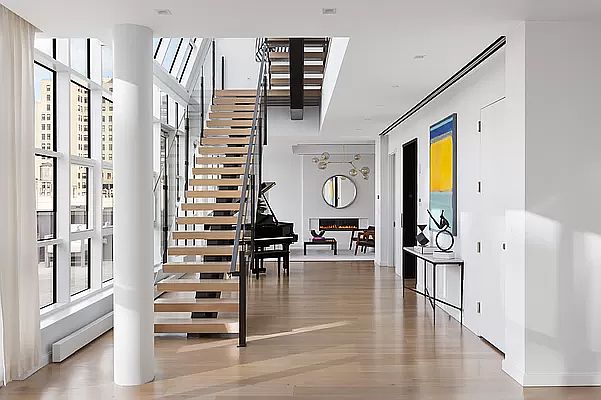1st image of 12 E 13th St #Com