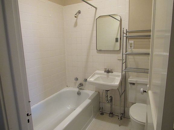 5th image of 124 S 7th St APT 2