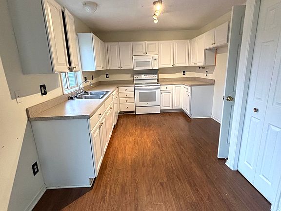 4th image of 6011 Hart St