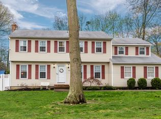 42 Rolling Rd, Miller Place, NY 11764