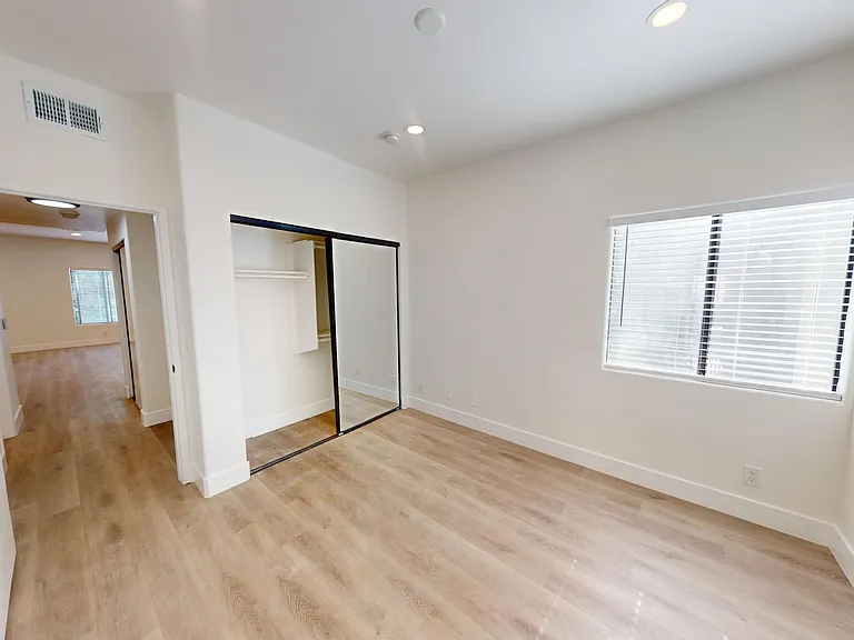 5804 Woodman — Photo 13