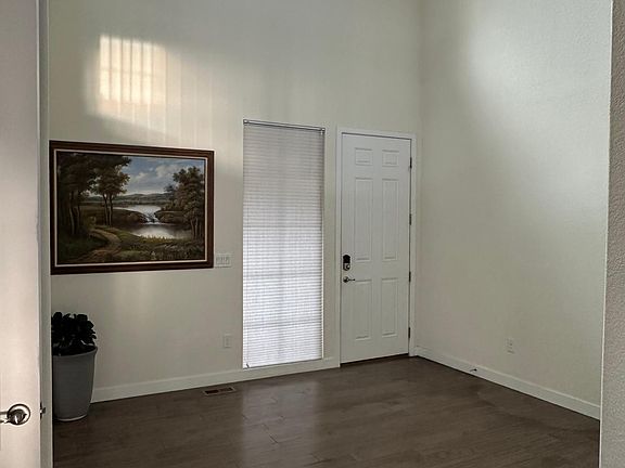 Entrance and double high ceiling
