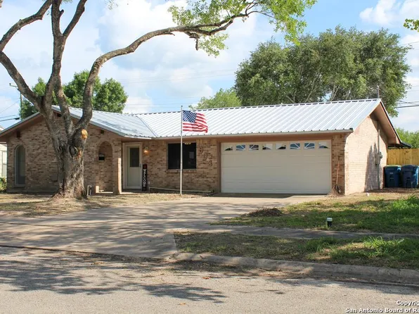 908 Everglades, Beeville 78102