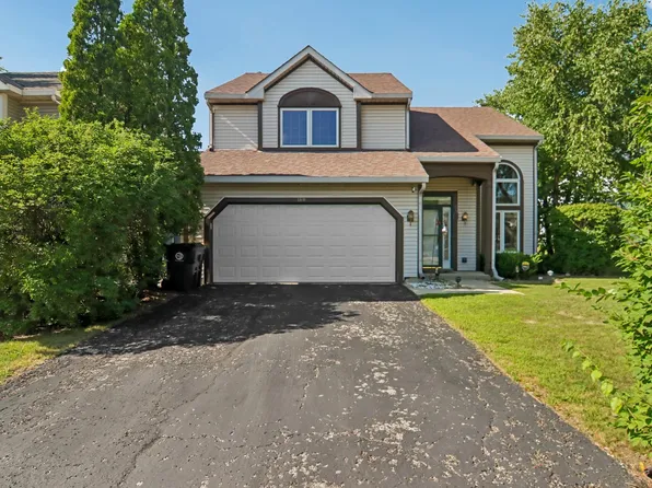 18 W Rosewood Ln, Round Lake Beach, IL 60073